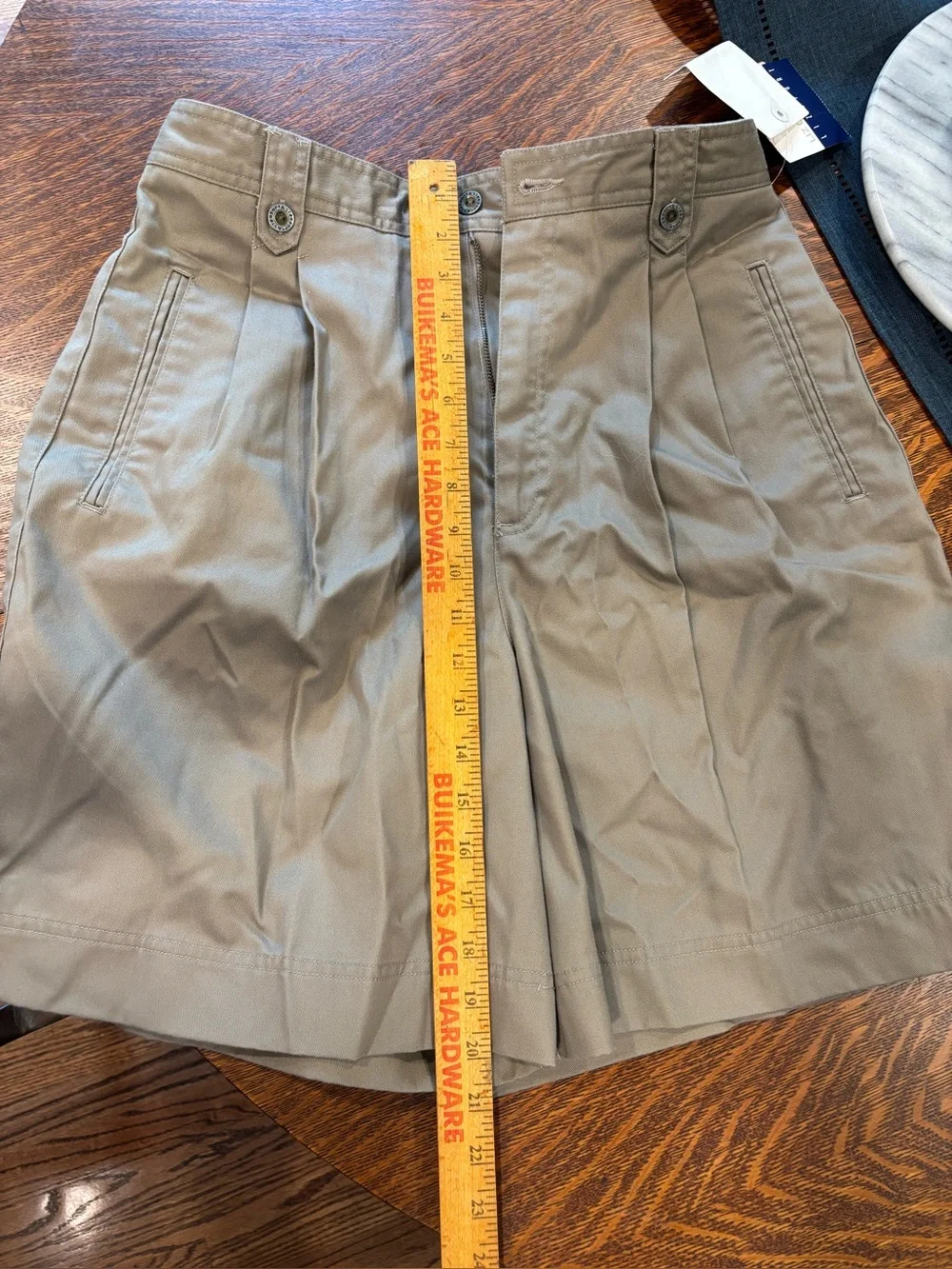 NWT Liz Claiborne women’s Tan Chino Shorts